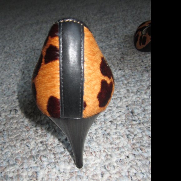 Talbot's LARS9 Calf Hair Leopard Heels - Picture 2 of 10